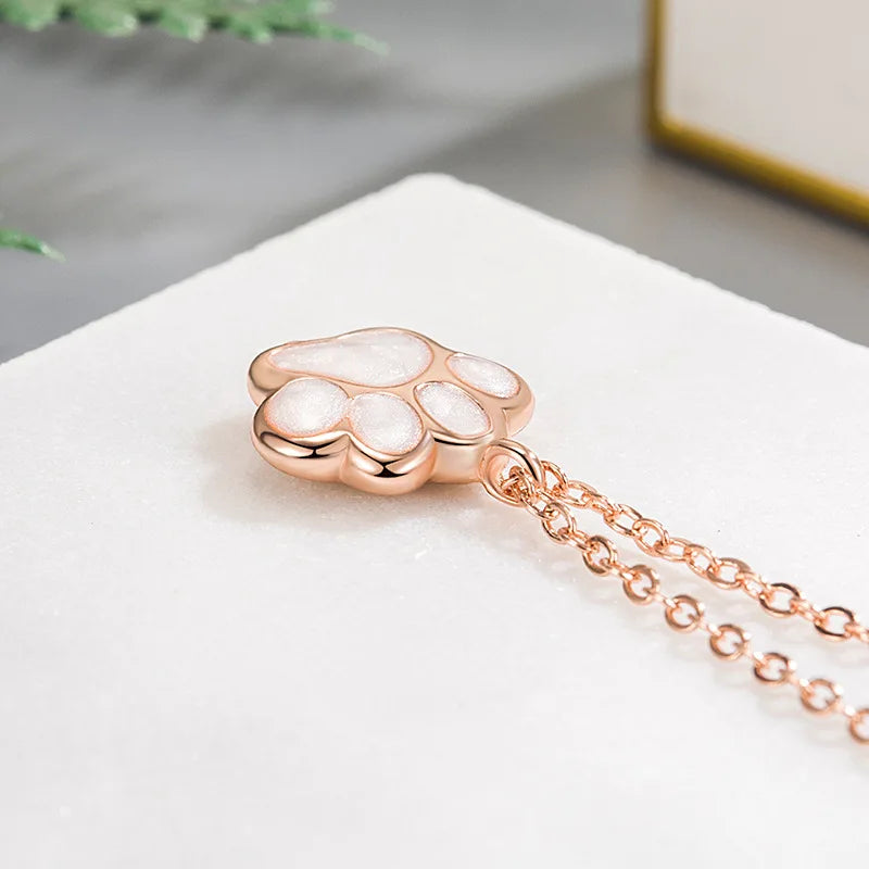 Náhrdelník s přívěskem tlapky – Symbolické zvířecí šperky pro ženy