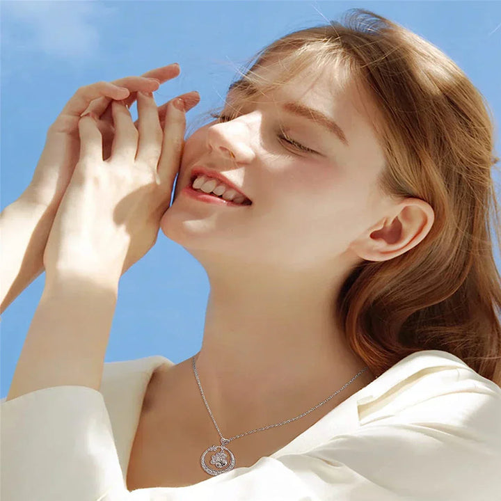 Roztomilý náhrdelník ve tvaru psí tlapky vyrobený z 925 stříbra se zirkony